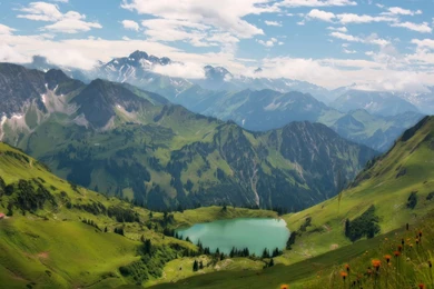 Lake_in_the_alps_wallpaper_landscape_nature_wallpaper_1600_1200_1332.jpg