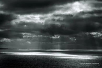 Beams Of Sunlight On Ocean Black & White Desktop Wallpapers ...