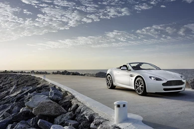 19 Aston Martin Vantage HD Wallpapers