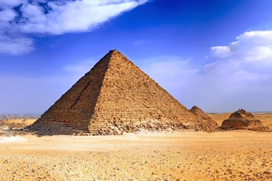 Egypt_pyramid_widescreen_landscape_heritage_1024x768_hd wallpaper 321234.jpg