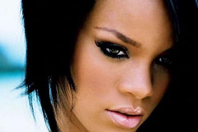 640x960 Rihanna Green Blouse Iphone 4 Wallpapers