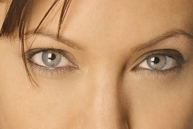 Download Angelina Jolie Portrait Wallpapers For iPhone 4