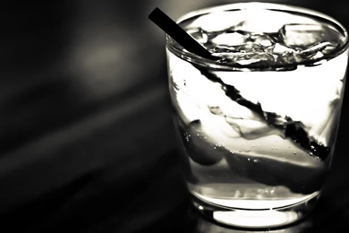 1366x768 Cocktail On The Rocks Desktop PC And Mac Wallpapers