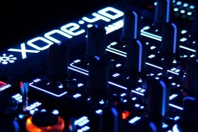 Download DJ Set Wallpapers For iPhone 4