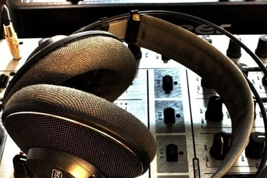 Download DJ Set With AKG K500 Wallpapers For iPhone 4