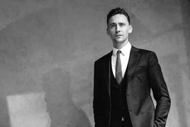 Tom Hiddleston Photo, Pics, Wallpapers   Photo
