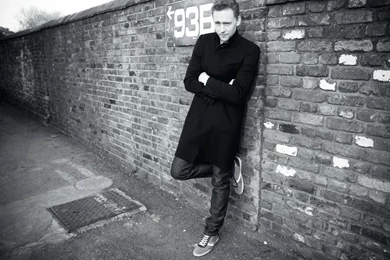 Tom Hiddleston Photo, Pics, Wallpapers   Photo