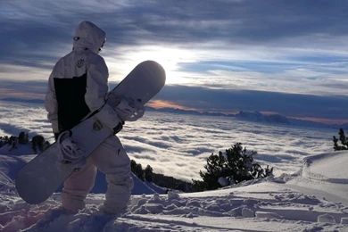 15 Cool Snowboarding Wallpapers