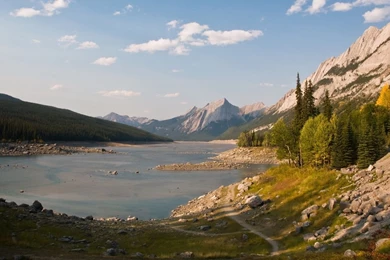 1600x900 Lake Mountain Scenery Wallpapers