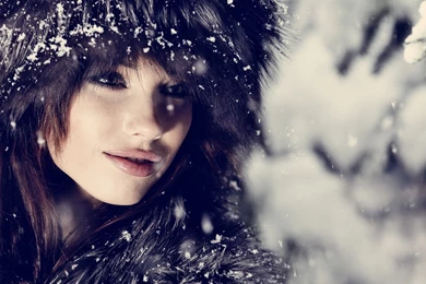 1920x1080 Brunette Model With Fur Hat In The Snow Desktop PC And ...