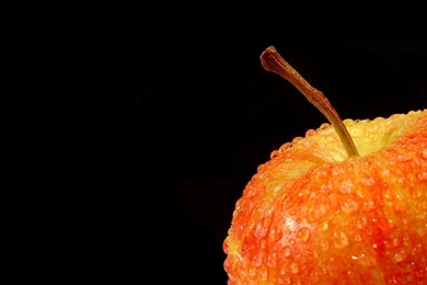 Big water drops on a red apple HD black background_1366x768.jpg