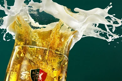 Download Wallpapers 3840x2400 Beer, Glass, Splashes, Foam, Light ...