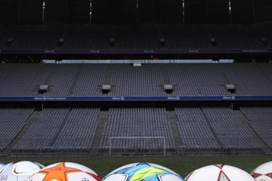 Soccer Balls iPhone 5 Wallpapers (640x1136)