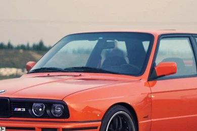 HDscreen: BMW E30 M3 Nature Orange Desktop Bakcgrounds