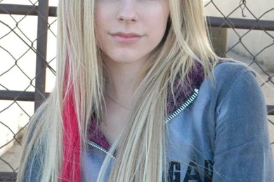 Download Avril Lavigne Fence Wallpapers For iPhone 4