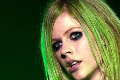 640x960 Avril Lavigne Iphone 4 Wallpapers
