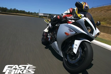 Wallpaper: 2009 Yamaha R1 Tracking