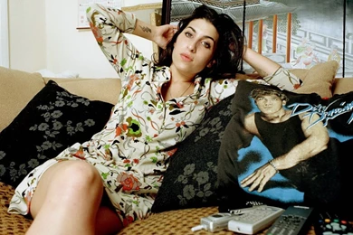 Amy Winehouse On The Couch Wallpapers And Images   Wallpapers ...