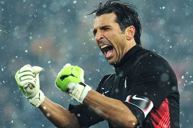 The Goalkeeper Of Juventus Gianluigi Buffon Under The Rain ...