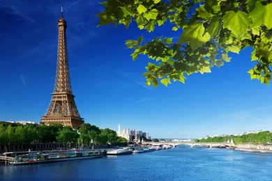 Eiffel Tower Desktop Wallpapers HD 5.jpg