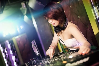 1366x768 Girl Dj Wallpapers