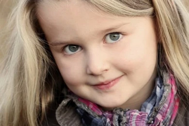 Download Wallpapers 640x960 Girl, Child, Face, Eyes, Cute iPhone 4S ...