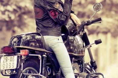 Moto Girl 640x960.jpg