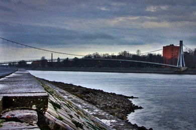 Rain River Footbridge Bank City Bridge Bridges High Quality ...