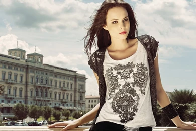 Cute Brunette Wallpapers   Girl Wallpapers