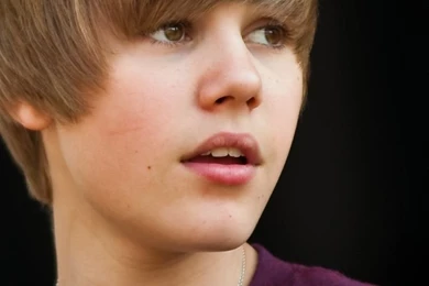 Download Wallpapers 750x1334 Justin Bieber, T shirt, Face, Style ...