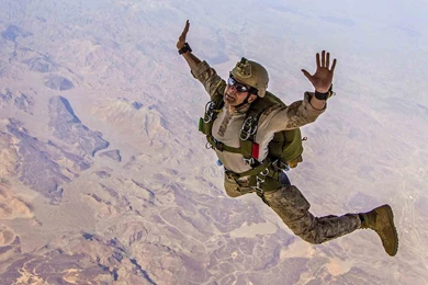 Soldiers Skydiving Latest HD Wallpapers Free Download