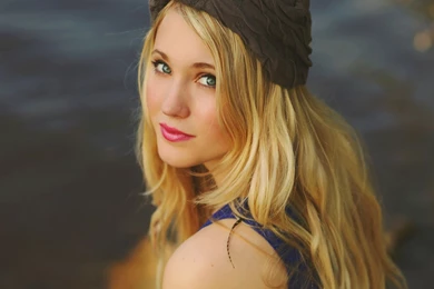 1600x1200 Blonde Girl Mattie Krall Wallpapers