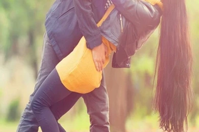 Love Kiss Romantic Wallpaper 3 677x1024.jpg