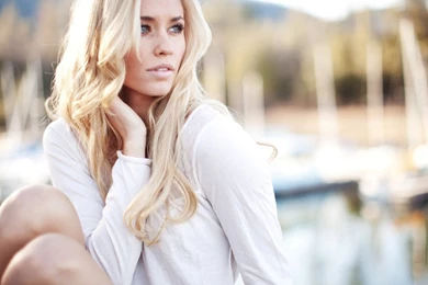 Blonde Girl With Long Hair 1600x900px