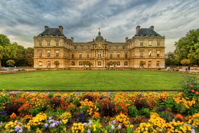 Monuments Beautiful Palace Colorful Flowers Gardens Grass Castle ...