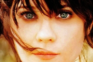 640x960 Zooey Deschanel Close up Iphone 4 Wallpapers