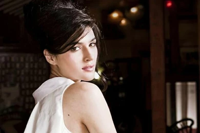 Free Download Actress Kriti Sanon HD Wallpapers 2015