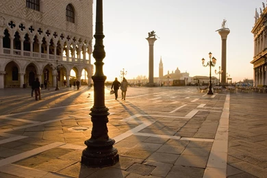 Alba Su Piazza San Marco, Venezia (Sunrise On The Piazza San Marco ...