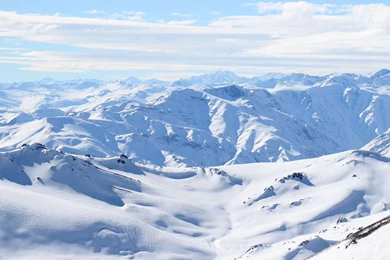 Snow White Mountains HD Images