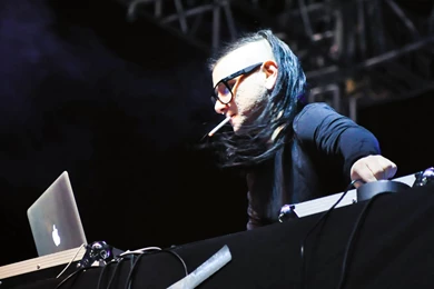 Skrillex Smoking A Cigarette While Performing Wallpapers And ...