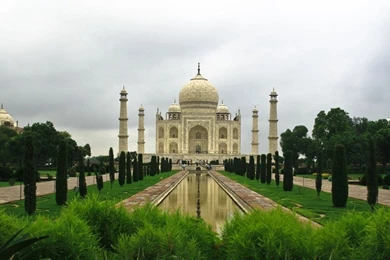 Taj_mahal_in_agra__india_garden other.jpg