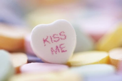 Free Kiss Me HD Desktop Wallpapers 14001050