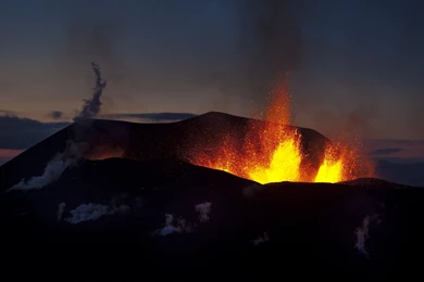 Download Wallpapers 3840x2160 Volcano, Eruption, Night, Lava ...