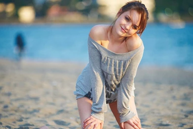 Cute beach girl hd wallpaper.jpg