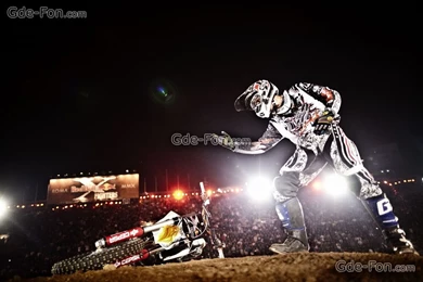 332958_redbull_motocikl_shou_poklon_vystuplenie_2560x1707_www.Gde Fon.com.jpg