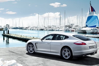 White Porsche Panamera_diesel_2011_3000x1560_wallpaper_0171.jpg