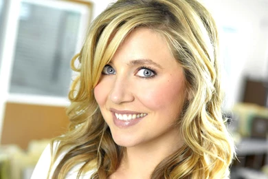 Sarah Chalke Wallpapers High Resolution And Quality Download