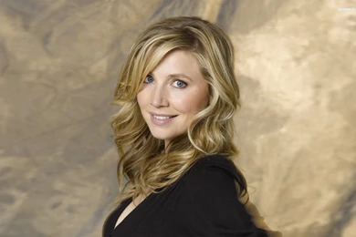 Sarah Chalke In A Black Top Wallpapers