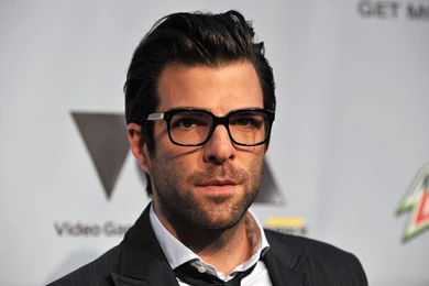 Zachary Quinto With A Gray Suit Wallpapers 24371