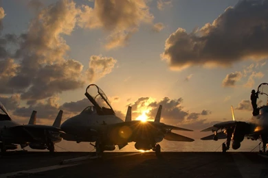F 14 tomcat, aircraft carrier, clouds, sunset behind the sea 173090.jpg